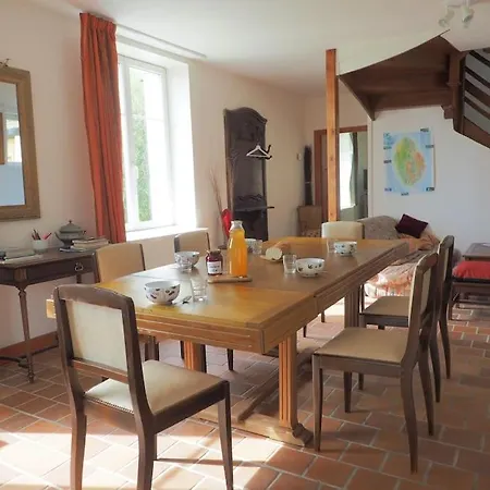 펜션 Maison De 8 A 10 Personnes Dans Les Monts Du Forez 볼로레-비르