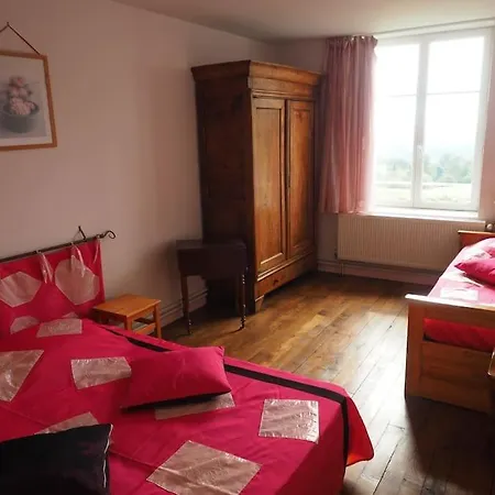 펜션 Maison De 8 A 10 Personnes Dans Les Monts Du Forez *