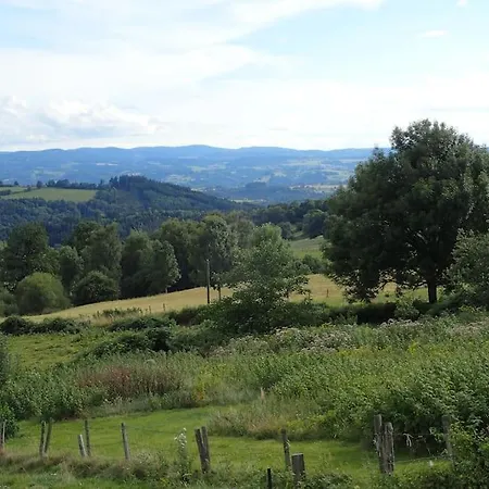 Maison De 8 A 10 Personnes Dans Les Monts Du Forez 펜션 *